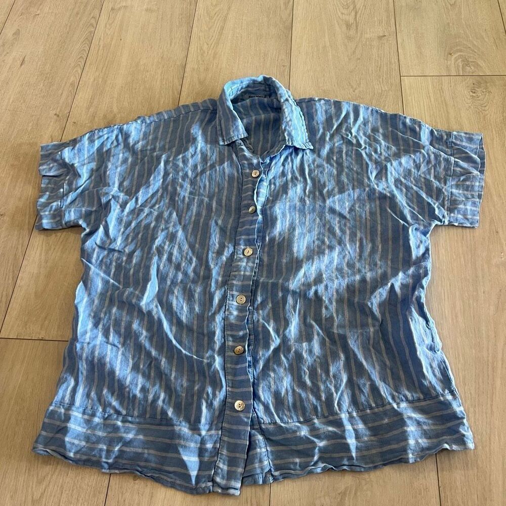 Meo Meli light blue and white striped shortsleeved button-down shirt size os